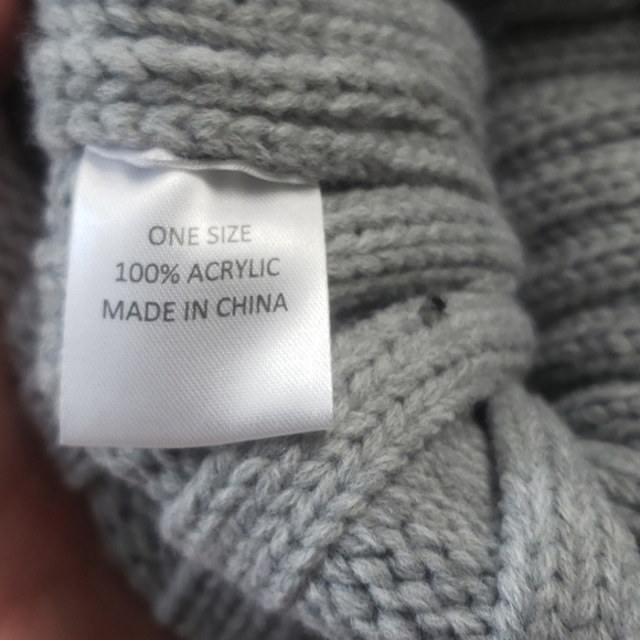 NEW! ADRIENNE LANDAU Knit Pom Pom Beanie Hat. - Picture 7 of 7